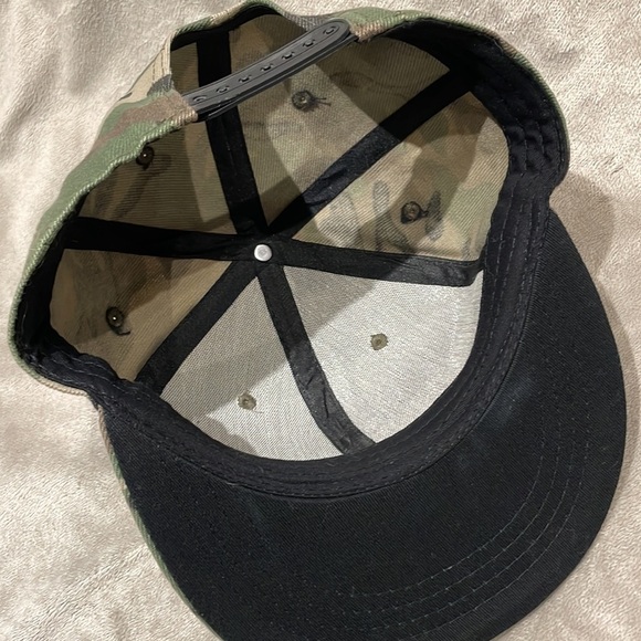 *NEW* Snapback Hat - ANDRA camo print - Picture 3 of 5